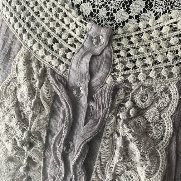 COCO $ tashi gray blouse with 3/4 sleeves - Picture 3 of 7